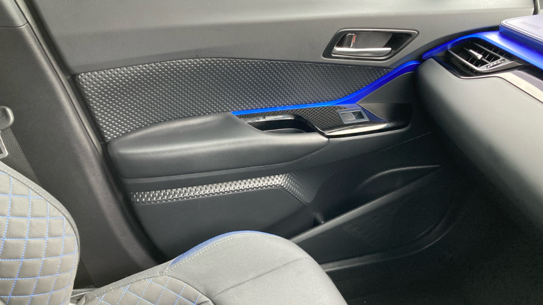 Toyota C-HR 2.0 Hybrid Dynamic 5dr CVT Hybrid Hatchback